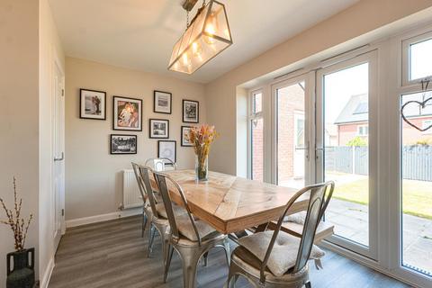 43 Athelstan Crescent, Rochford, SS4 1GY