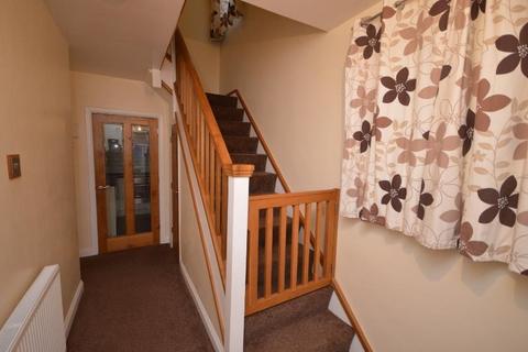 3 bedroom semi-detached house to rent, Long Crest, Pontefract