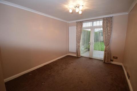 3 bedroom semi-detached house to rent, Long Crest, Pontefract