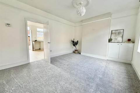 3 bedroom terraced house to rent, Alan Road, Darton, S75 5NL
