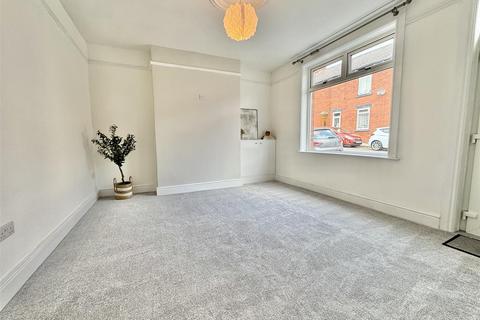 3 bedroom terraced house to rent, Alan Road, Darton, S75 5NL