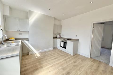 3 bedroom terraced house to rent, Alan Road, Darton, S75 5NL