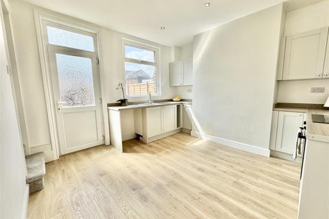 3 bedroom terraced house to rent, Alan Road, Darton, S75 5NL