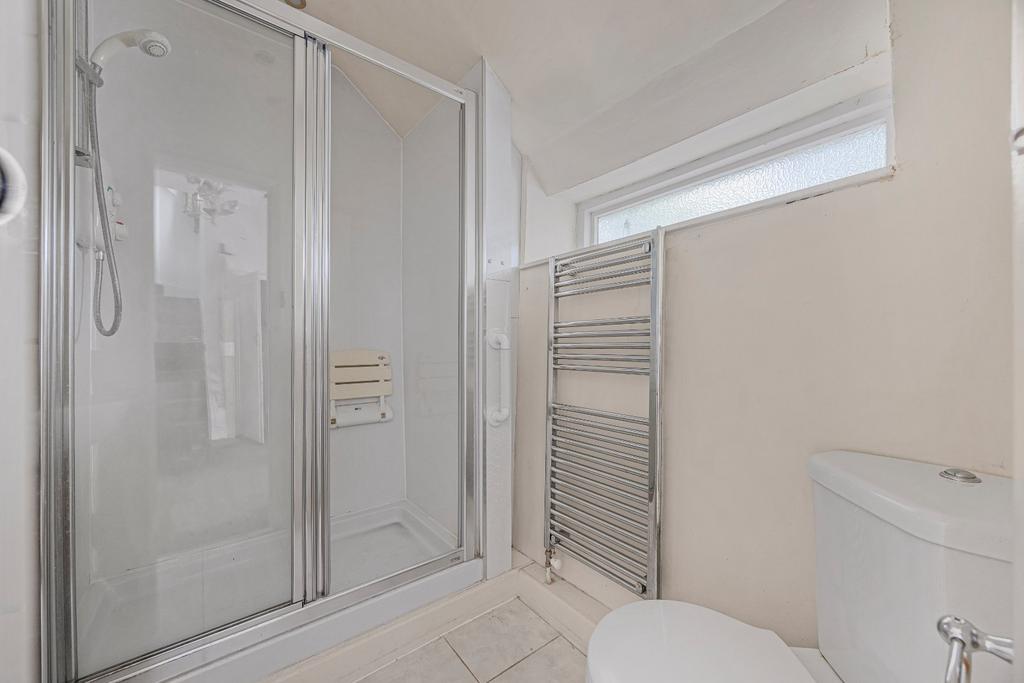 G.F. Shower Room