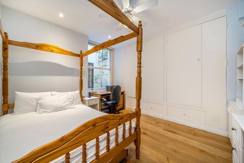 3 bedroom flat to rent, Queen's Gate Gardens, London SW7
