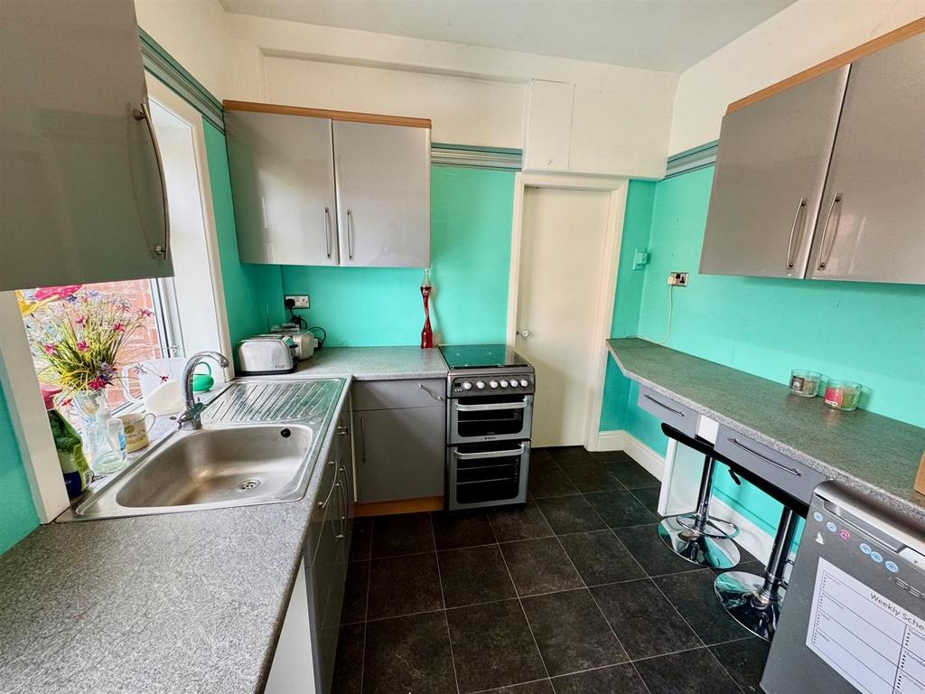 Kitchen 2.jpg