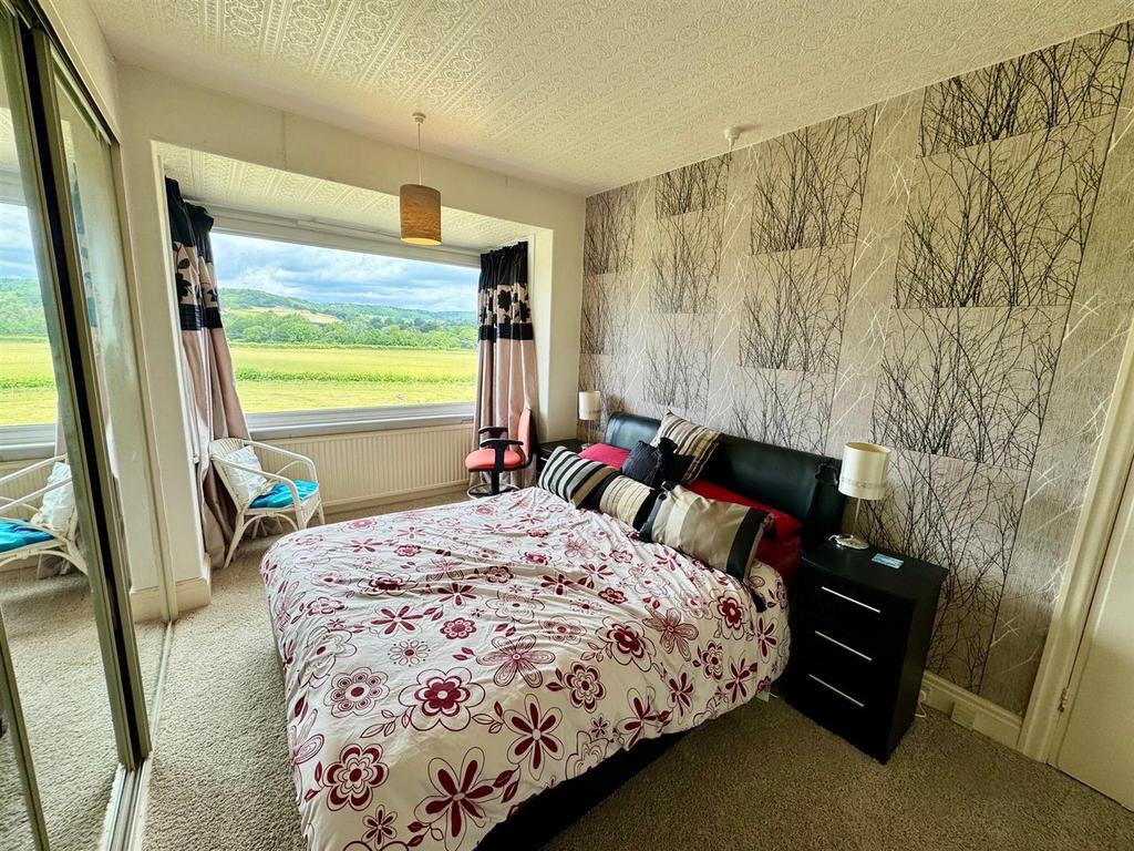 Bedroom 1.jpg