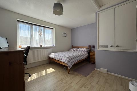 20 Corral Close, Nine Elms, Swindon, SN5 5UX