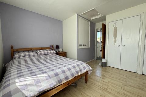 20 Corral Close, Nine Elms, Swindon, SN5 5UX