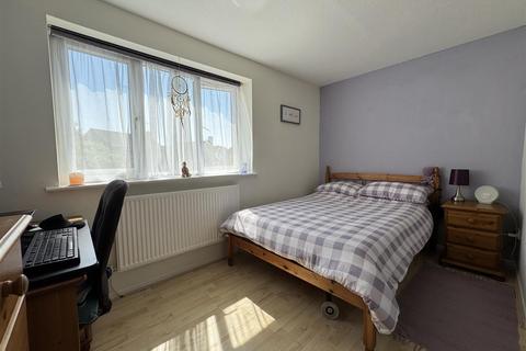 20 Corral Close, Nine Elms, Swindon, SN5 5UX