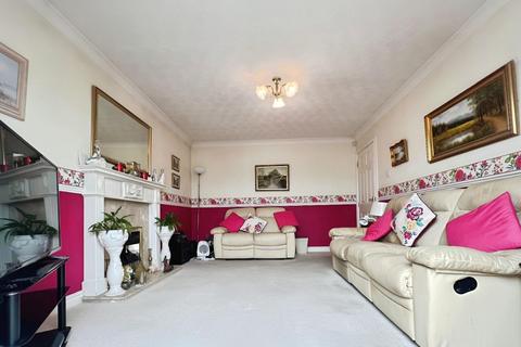 4 bedroom detached house for sale, Moreton Drive, Leigh