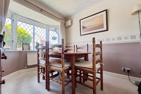 4 bedroom detached house for sale, Moreton Drive, Leigh