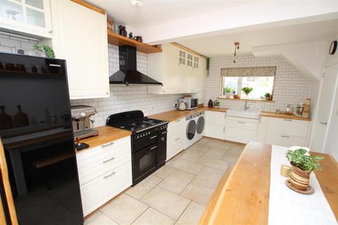 23 Averingcliffe Road, Bradford, BD10 9HQ