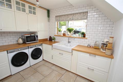 23 Averingcliffe Road, Bradford, BD10 9HQ