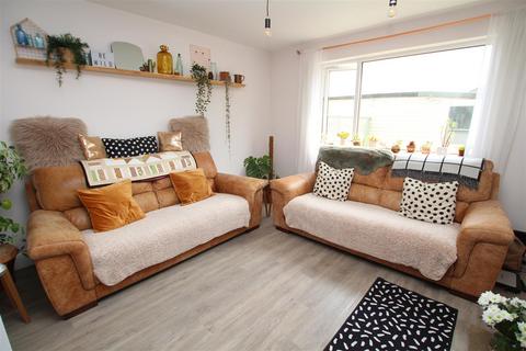 23 Averingcliffe Road, Bradford, BD10 9HQ