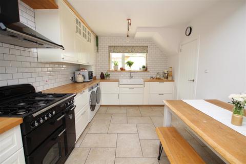 23 Averingcliffe Road, Bradford, BD10 9HQ