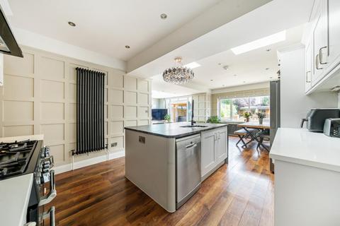 4 bedroom detached house for sale, Penenden Heath Road, Penenden Heath ME14
