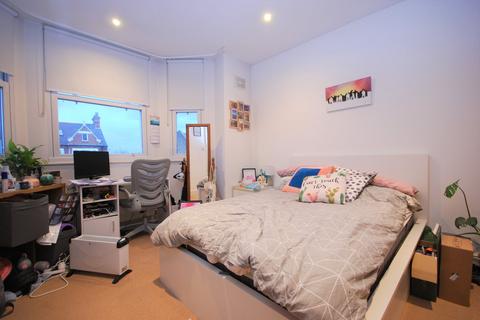 2 bedroom apartment to rent, Trinity Road, Wandsworth Common SW17