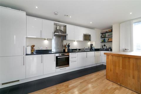 2 bedroom flat to rent, Merryweather Place, London SE10