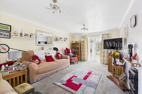 3 bedroom detached bungalow for sale, Heywood Avenue, Diss
