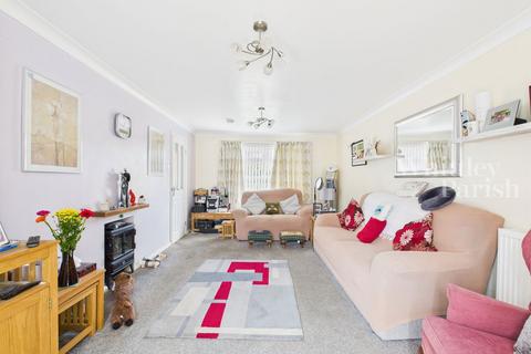 3 bedroom detached bungalow for sale, Heywood Avenue, Diss