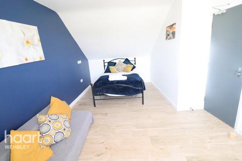 1 bedroom apartment to rent, Maybank Avenue, London
