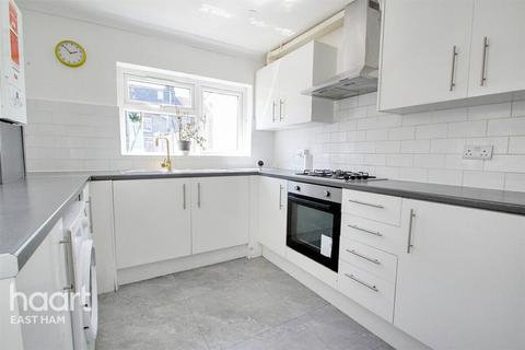 3 bedroom terraced house to rent, St Bernard's Road, London