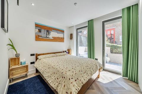 2 bedroom flat to rent, Cuthbert House, Borough, London, SE1