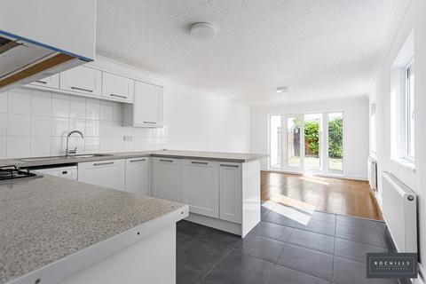 3 bedroom maisonette to rent, Hurst Road, WEST MOLESEY, Surrey, KT8