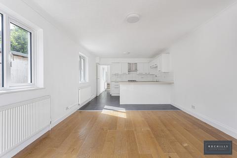 3 bedroom maisonette to rent, Hurst Road, WEST MOLESEY, Surrey, KT8