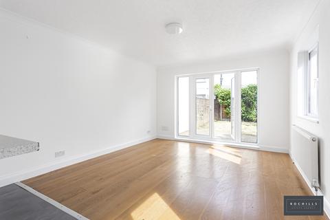 3 bedroom maisonette to rent, Hurst Road, WEST MOLESEY, Surrey, KT8