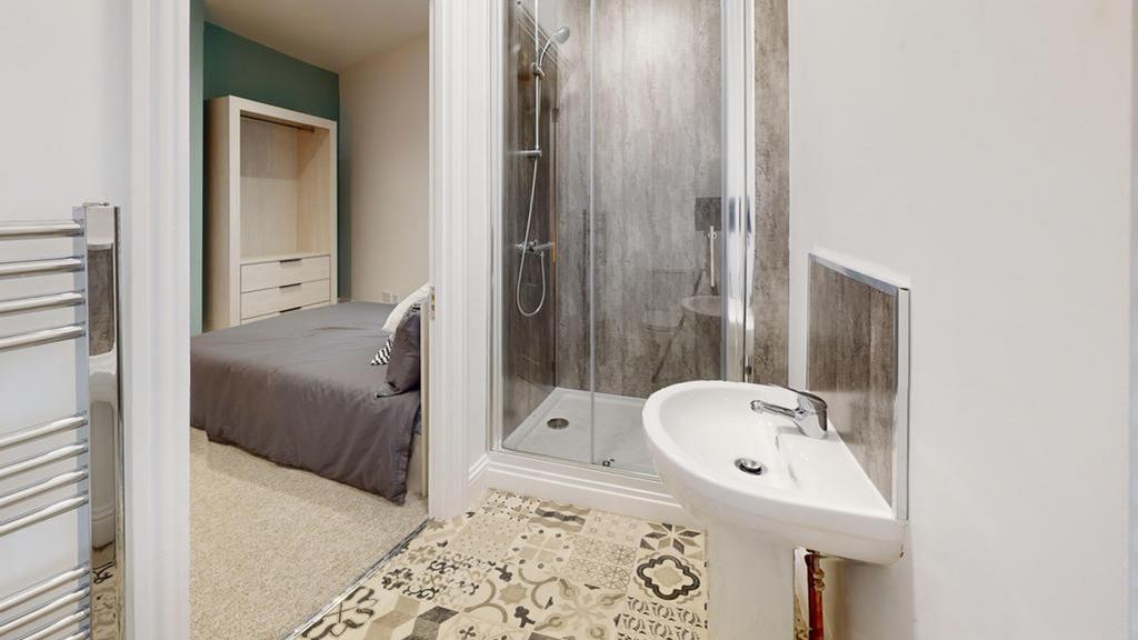 A spacious and elegantly designed bathroom feat...