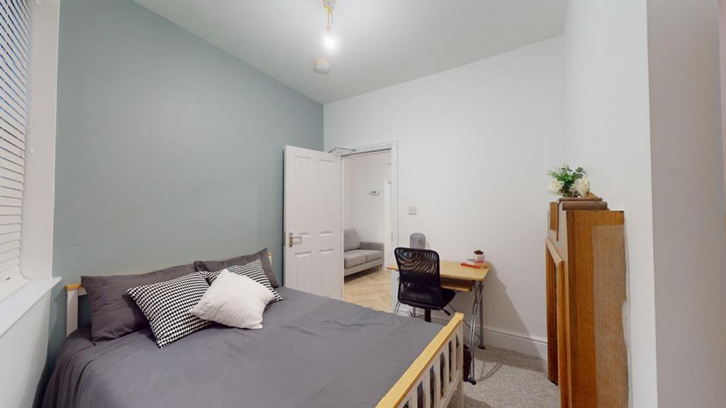 A cozy and inviting double bedroom with a styli...