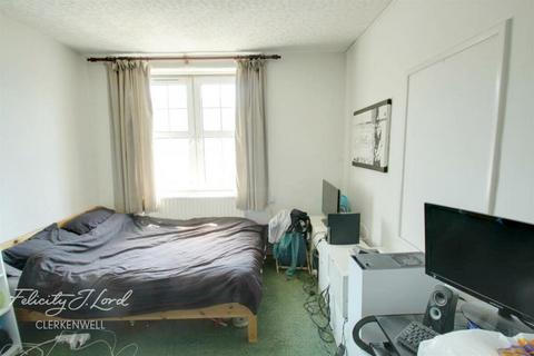 2 bedroom detached house to rent, Percival Street, London