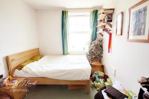 2 bedroom detached house to rent, Percival Street, London