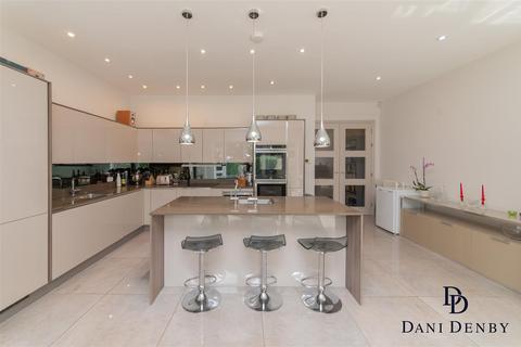 undefined, The Ridgeway, London NW11