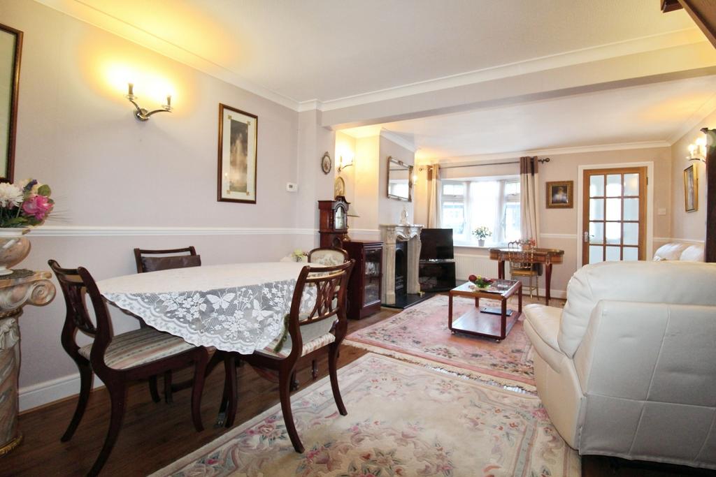 Pbox-dining room-294314.JPG
