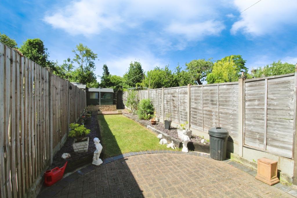 Pbox-garden-294314.JPG