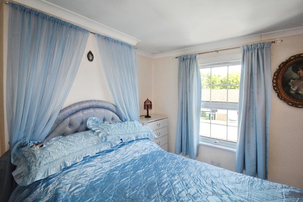 Pbox-bedroom-294314.JPG