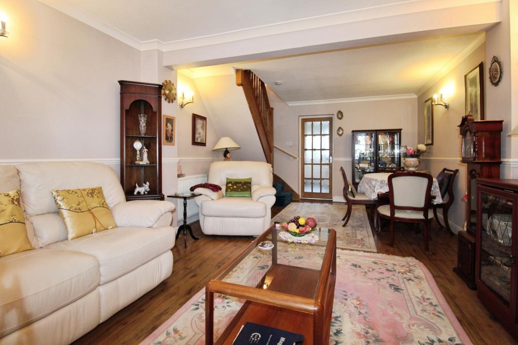 Pbox-living room-294314.JPG