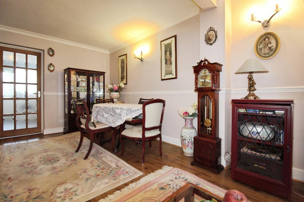 Pbox-dining room-294314.JPG
