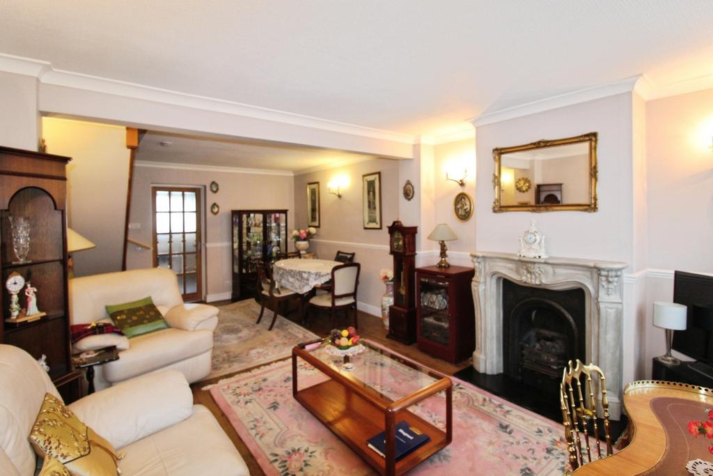 Pbox-living room-294314.JPG
