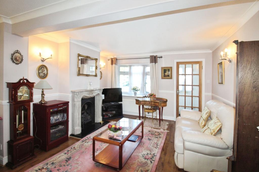 Pbox-living room-294314.JPG