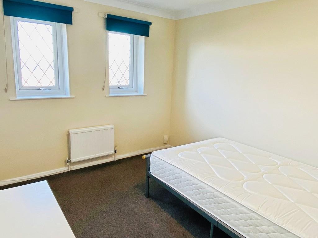 B1152ac5-Room 203