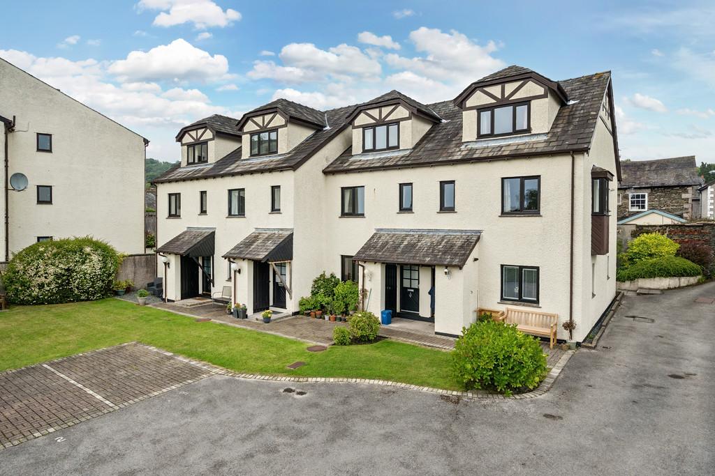 Front Elevaion and driveway