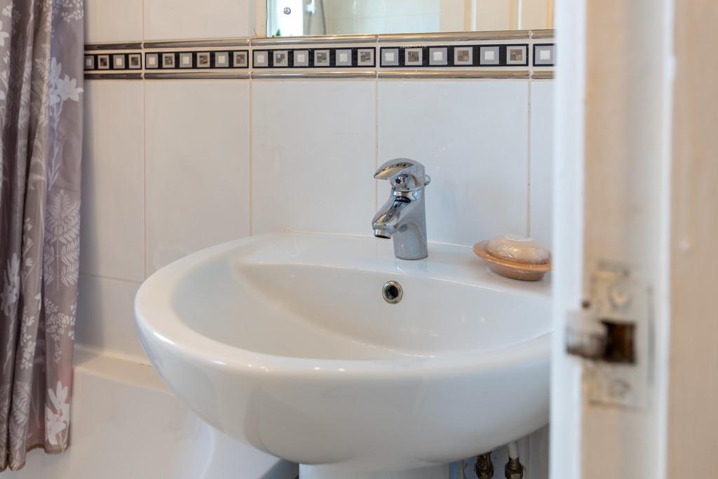 22 Woodland Close-15