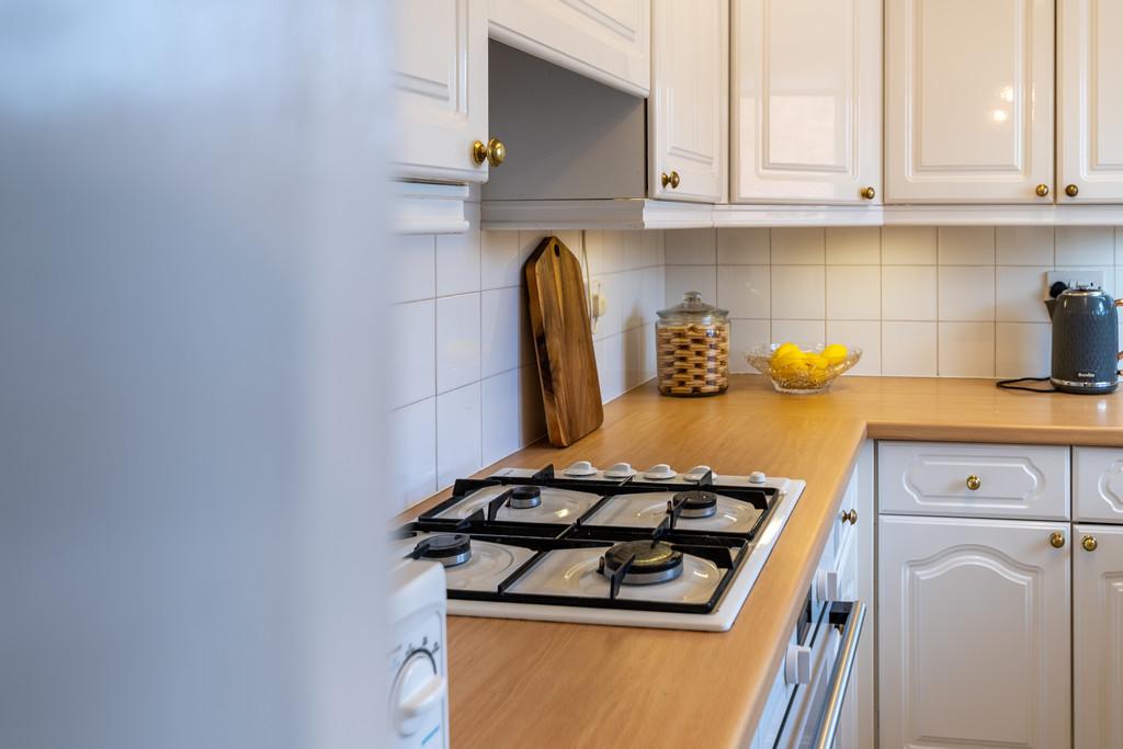 22 Woodland Close-23