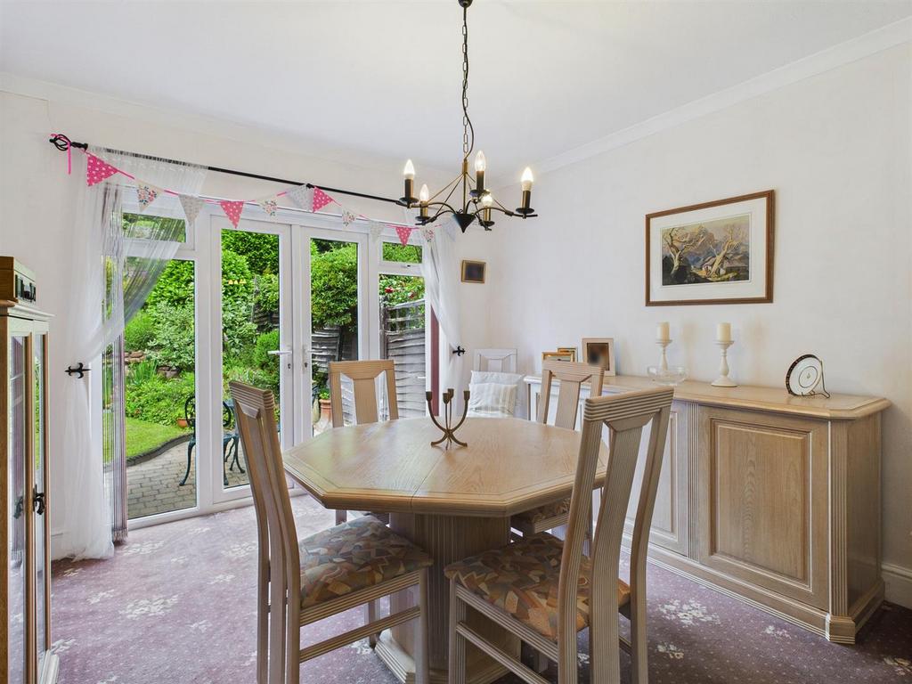 Bedroom 2/Dining Room