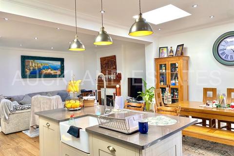 4 bedroom semi-detached house for sale, Oakmere Avenue, Potters Bar EN6