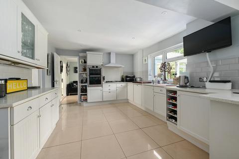 5 bedroom detached house for sale, Peddlars Grove, Yateley GU46
